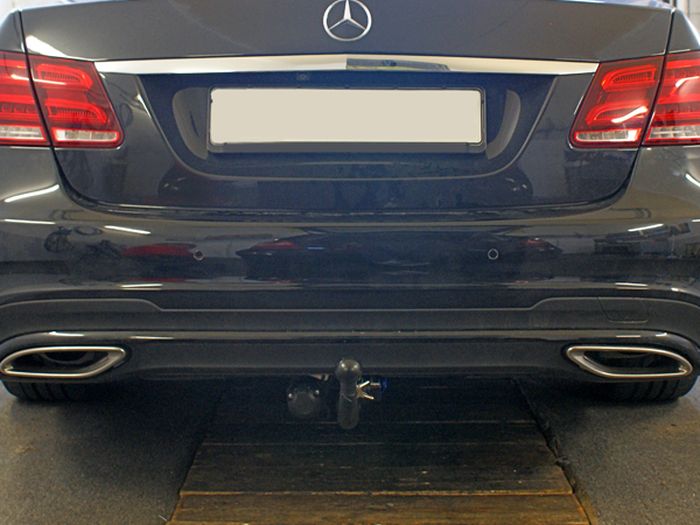 Anhängerkupplung für Mercedes-E-Klasse Limousine W 212, spez. m. AMG Sport o. Styling Paket, nicht Erdgas, Baureihe 2011- V-abnehmbar