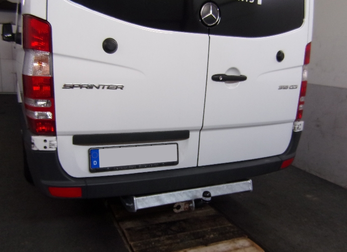 Anhängerkupplung für Mercedes-Sprinter Kastenwagen Heckantrieb 209-324, Radstd. 3665mm, Fzg. ohne Trittbrettst., Baureihe 2006-2018 starr