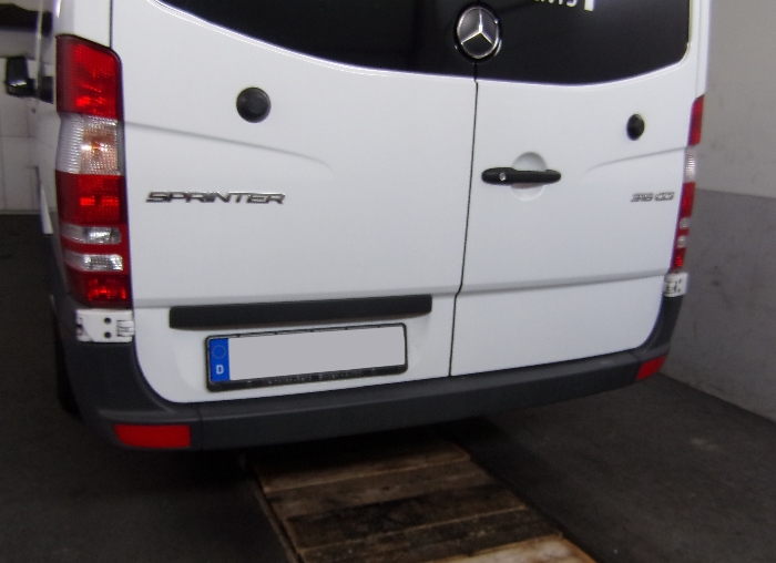 Anhängerkupplung für Mercedes-Sprinter Kastenwagen Heckantrieb 209-324, Radstd. 3250mm, Fzg. ohne Trittbrettst., Baureihe 2006-2018 starr