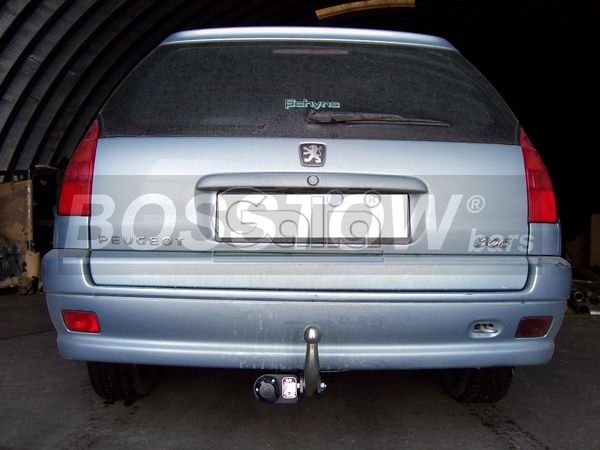 Anhängerkupplung für Peugeot-306 Kombi, Baureihe 1997-2002 starr