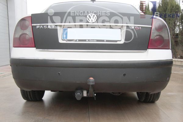 Anhängerkupplung für VW-Passat 3b, nicht 4-Motion, Limousine, Baureihe 2000-2005 starr