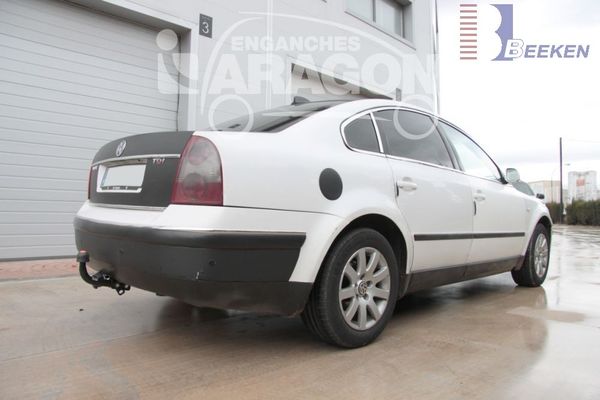 Anhängerkupplung für VW-Passat 3b, nicht 4-Motion, Limousine, Baureihe 2000-2005 starr