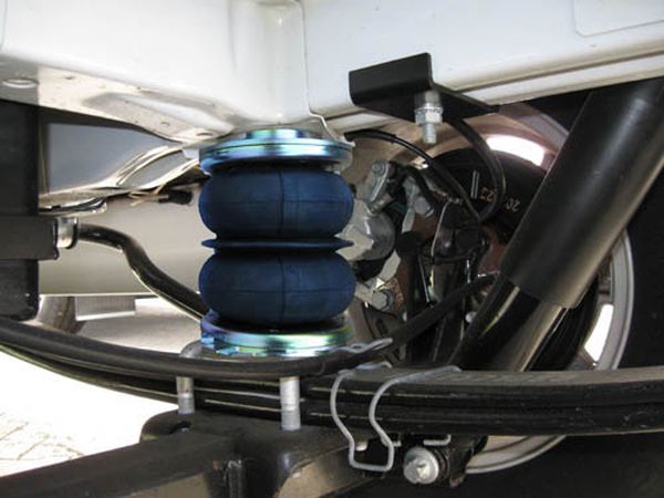 Ford Transit, Frontantrieb, Baujahr 2006-2014, Achse 70x90mm, Pralldämpfer alle, passende Zusatz-Luftfederung 8 Zoll Zweikreis Doppelfaltenbalg- Anlage, syst. LF1B
